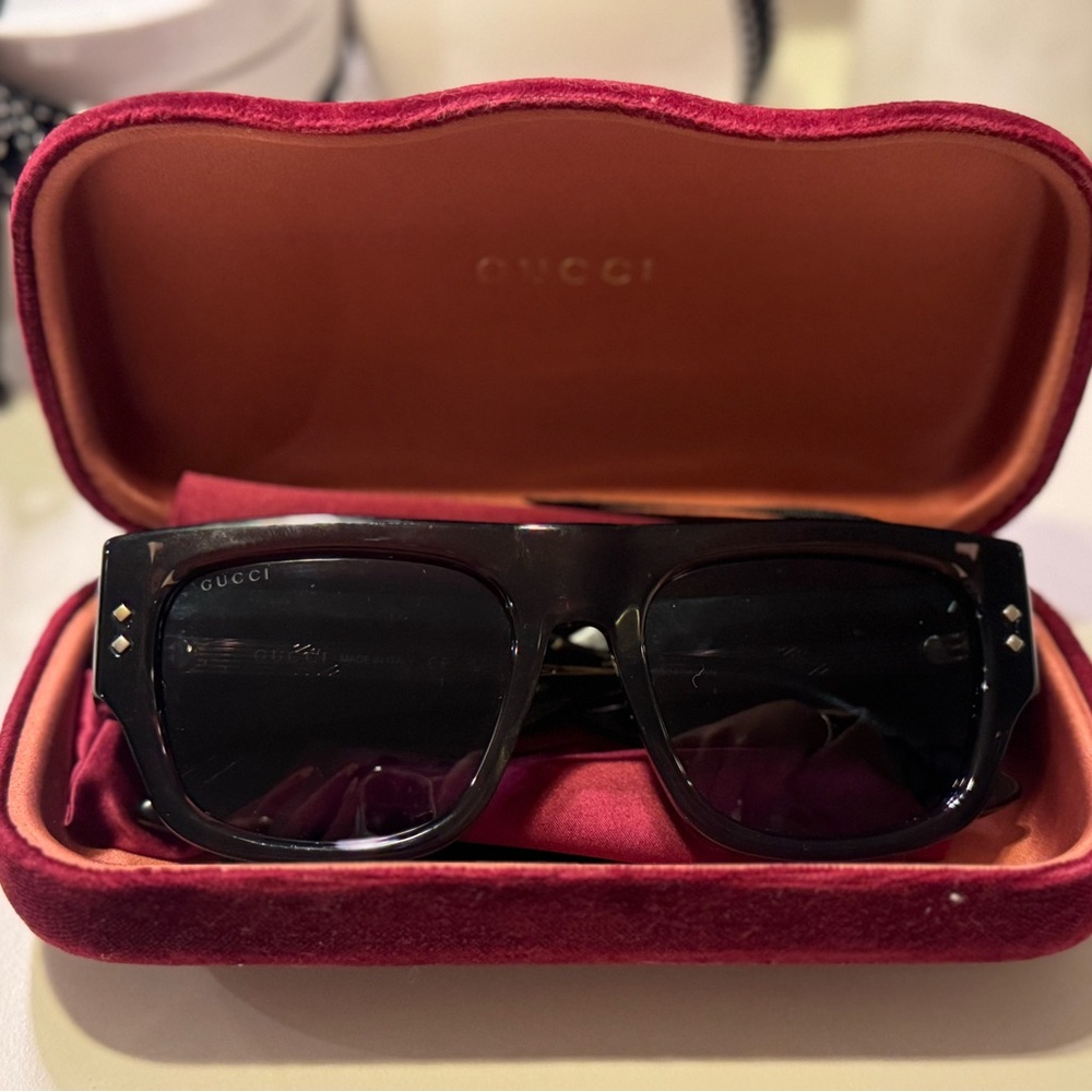 NEW Gucci GG1262S
Black Gold Flat Top
Sunglasses $610